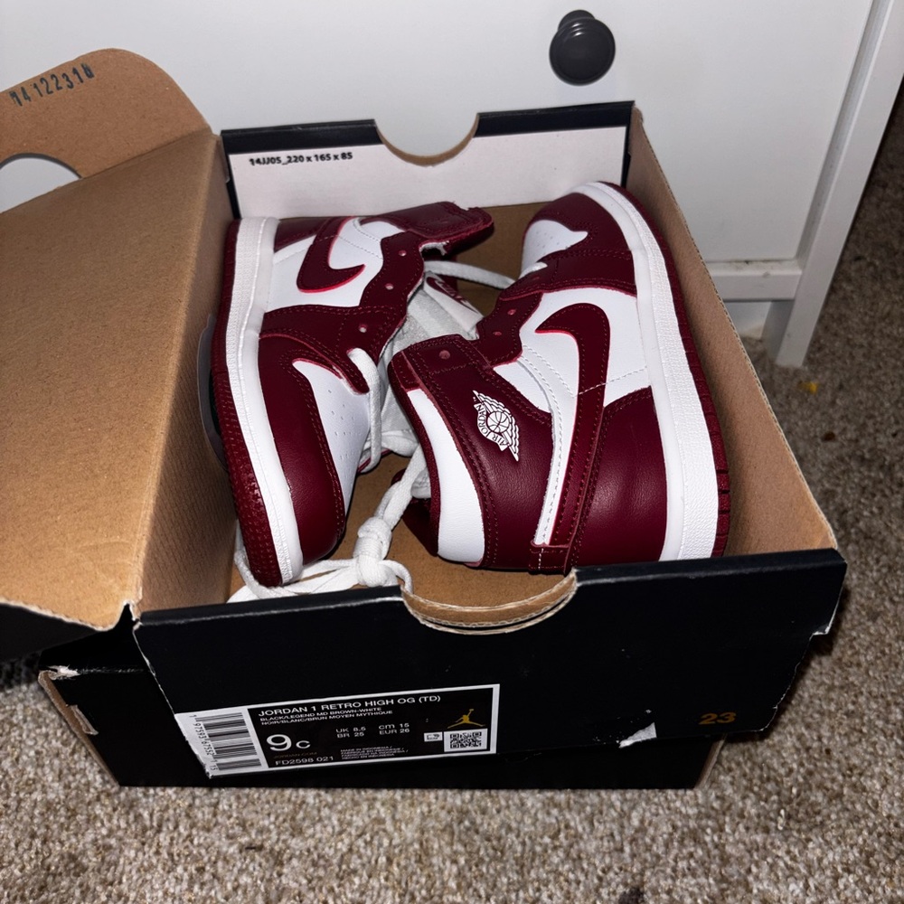 Jordan Kids Shoes in Red and White